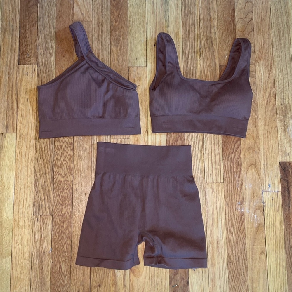 OQQ coffee brown 3-piece workout set.